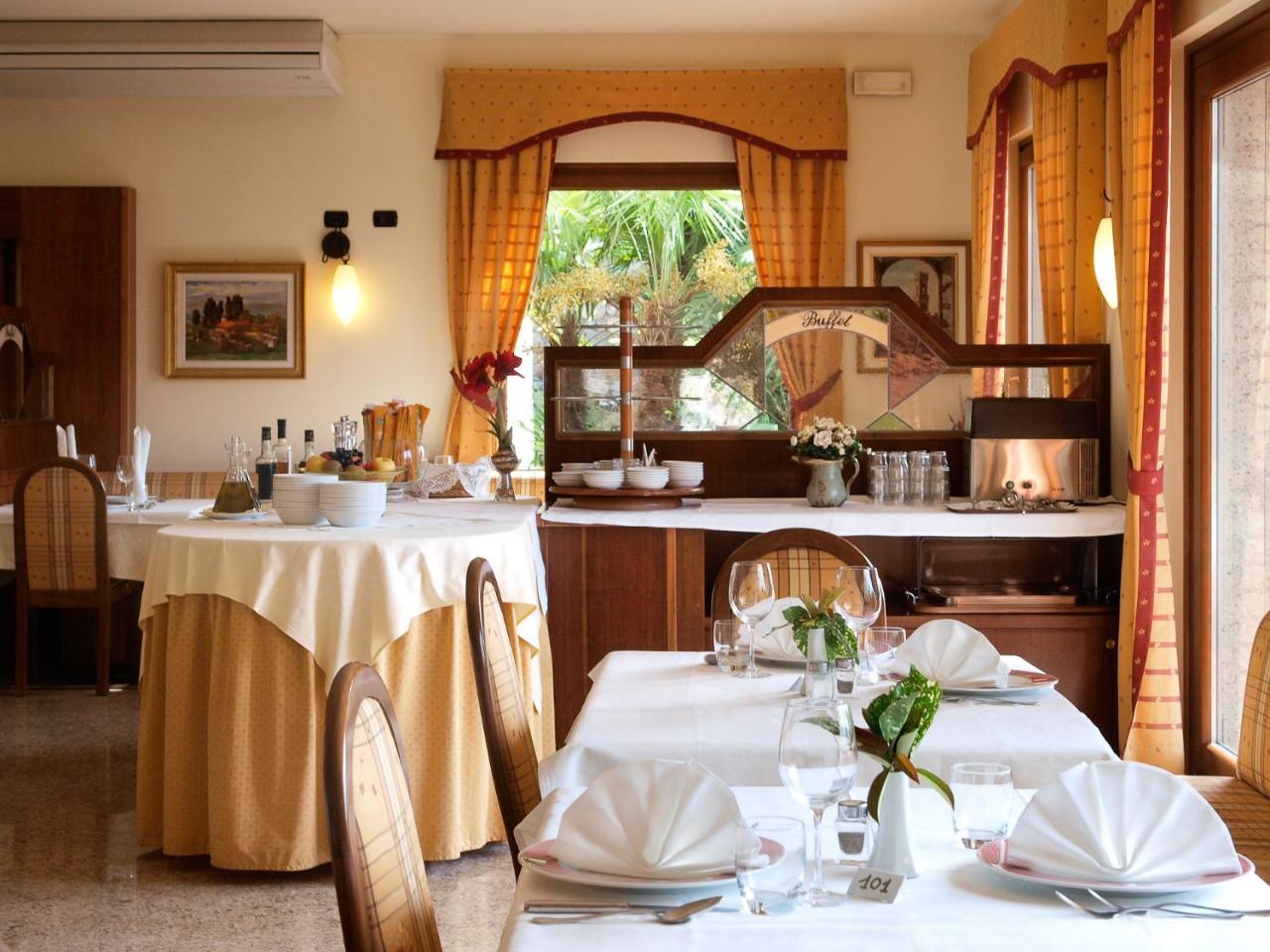 Hotel Bellavista Мальчезіне Екстер'єр фото